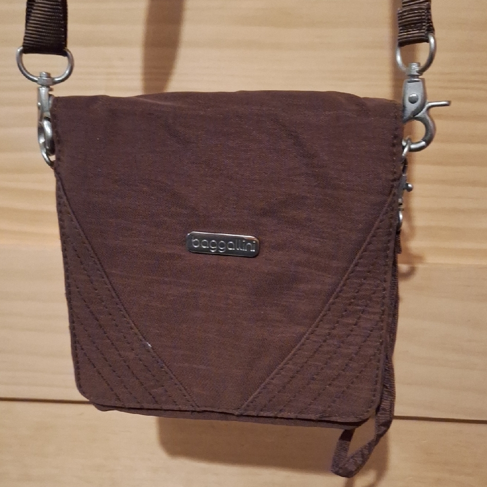 Baggallini Chocolate Crossbody/wristlet Bag